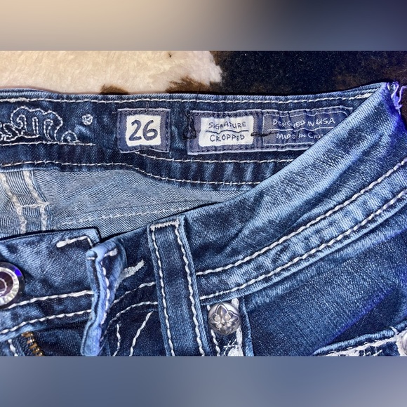 Signature Cropped Miss Me Jeans 👖 💙 - Picture 2 of 5